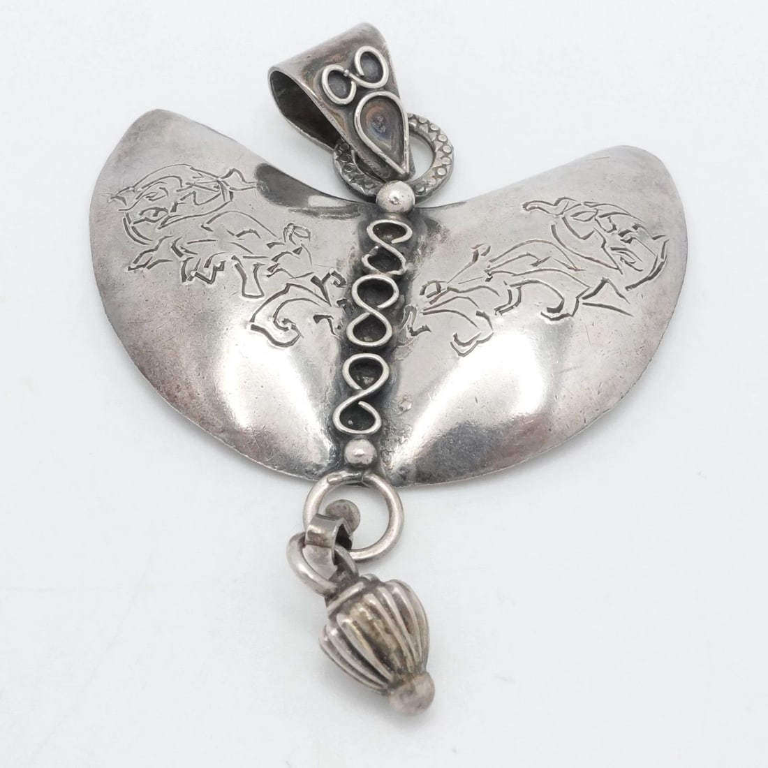 STERLING SILVER ETCHED CRESCENT MOON SHIELD ANIMAL ETCHED LARGE PENDANT 3": STERLING SILVER ETCHED CRESCENT MOON SHIELD ANIMAL ETCHED LARGE PENDANT 3" Sterling Silver Crescent Moon Shield Animal Etched Large Pendant Total Length - 3" Bail Size (HxW) - 13mm x 9mm Total Weight