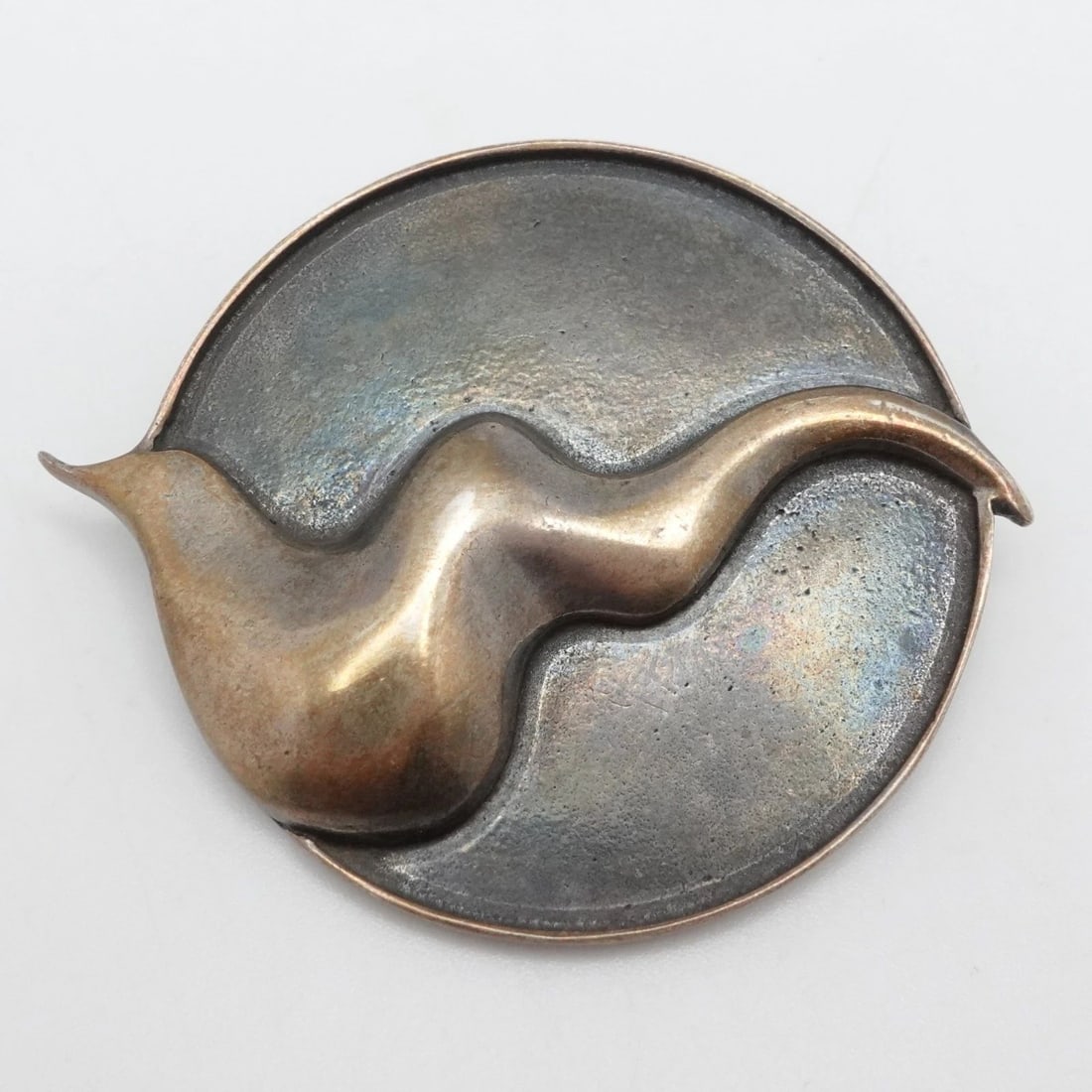 SIGNED KOPMENTZA STERLING SILVER MODERNIST ROUND LARGE PENDANT 2": SIGNED KOPMENTZA STERLING SILVER MODERNIST ROUND LARGE PENDANT 2" Signed Kopmentza Sterling Silver Abstract Modernist Round Large Pendant Total Length - 2" Bail Height - 12mm Total Weight - 21 Grams