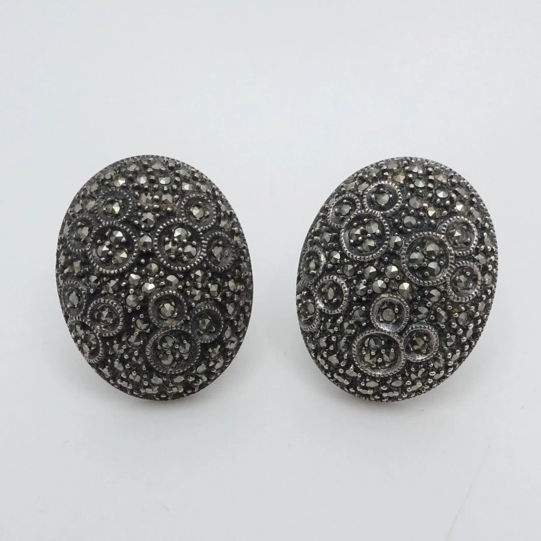 DISNEY JJ SIGNED STERLING SILVER MARCASITE OVAL OMEGA BACK DROP EARRINGS: DISNEY JJ SIGNED STERLING SILVER MARCASITE OVAL OMEGA BACK DROP EARRINGS Disney JJ Signed Sterling Silver Marcasite Oval Omega Back Drop Earrings Length - 1.1" Width - 0.80" Total Weight - 19.7 Grams 