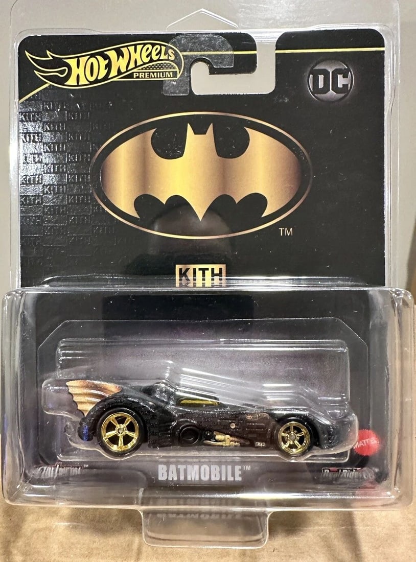 BATMAN | KITH FOR HOT WHEELS 1989 BATMOBILE W/ PROTECTOR - NEW (1 of 2)