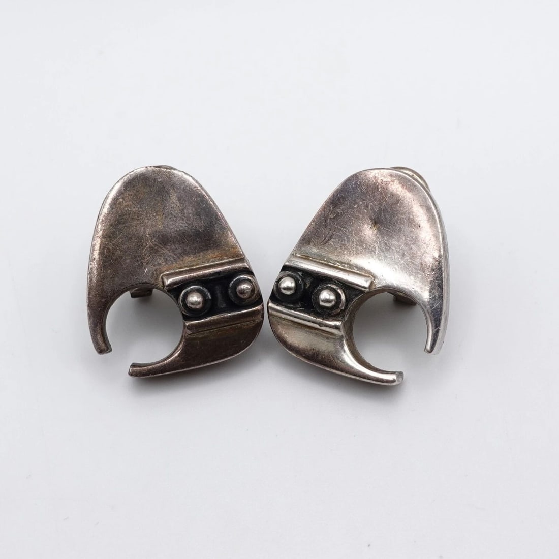 OP SILVER 950 ASYMMETRICAL CLIP-ON DROP EARRINGS - 1" (1 of 2)