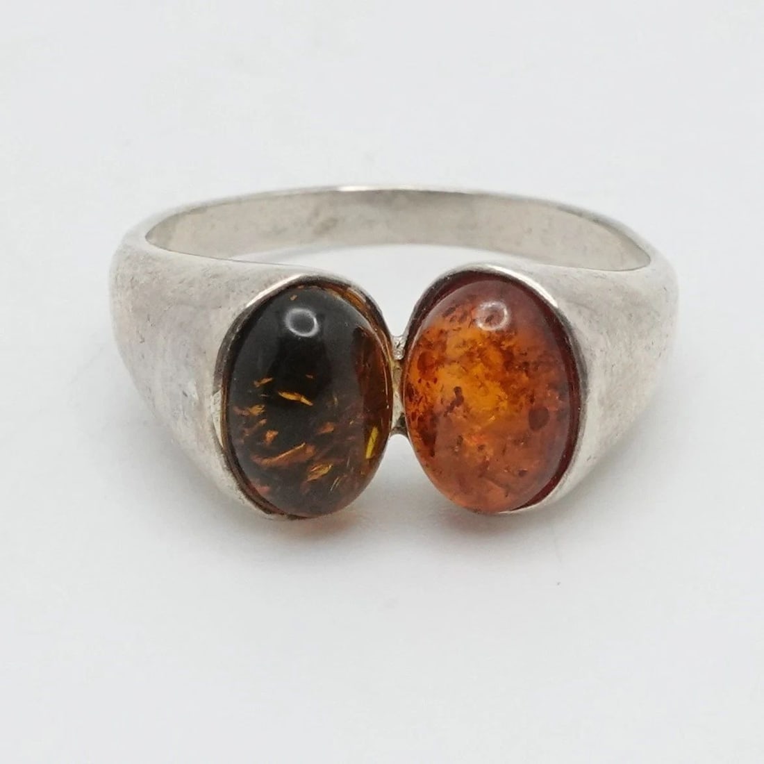 STERLING SILVER OVAL DOUBLE AMBER SPLIT RING SIZE 7.75: STERLING SILVER OVAL DOUBLE AMBER SPLIT RING SIZE 7.75 Sterling Silver Oval Double Amber Split Ring Size - 7.75 Band Width - 2.1mm Stone Height - 8mm Total Weight - 3.6 Grams