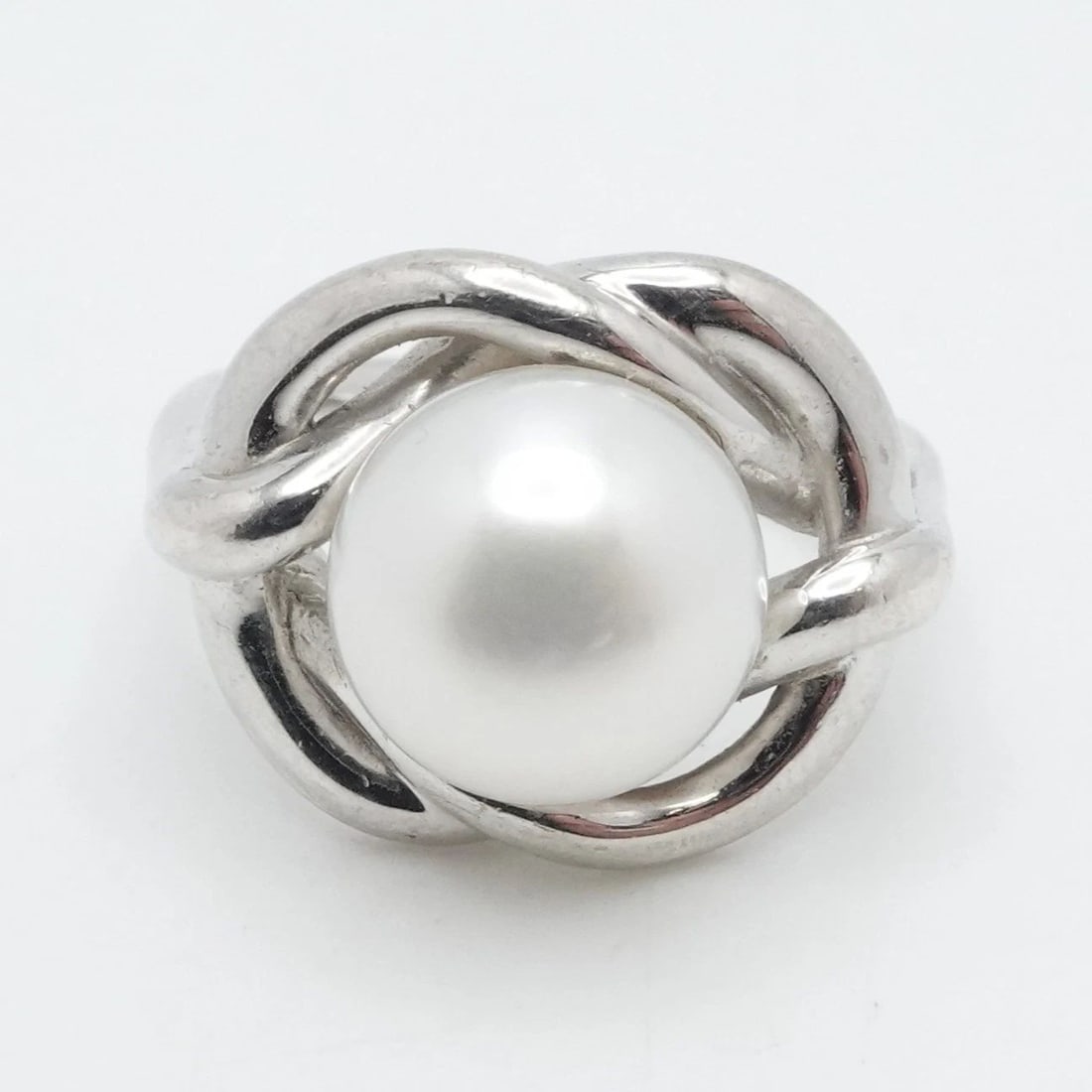 STERLING SILVER 10MM WHITE CULTURED PEARL TWIST KNOT RING SIZE 7.25: STERLING SILVER 10MM WHITE CULTURED PEARL TWIST KNOT RING SIZE 7.25 Sterling Silver White Cultured Pearl Twist Knot Ring Size - 7.25 Band Width - 4mm Height - 15mm Gemstone Size - 10mm Total Weight - 