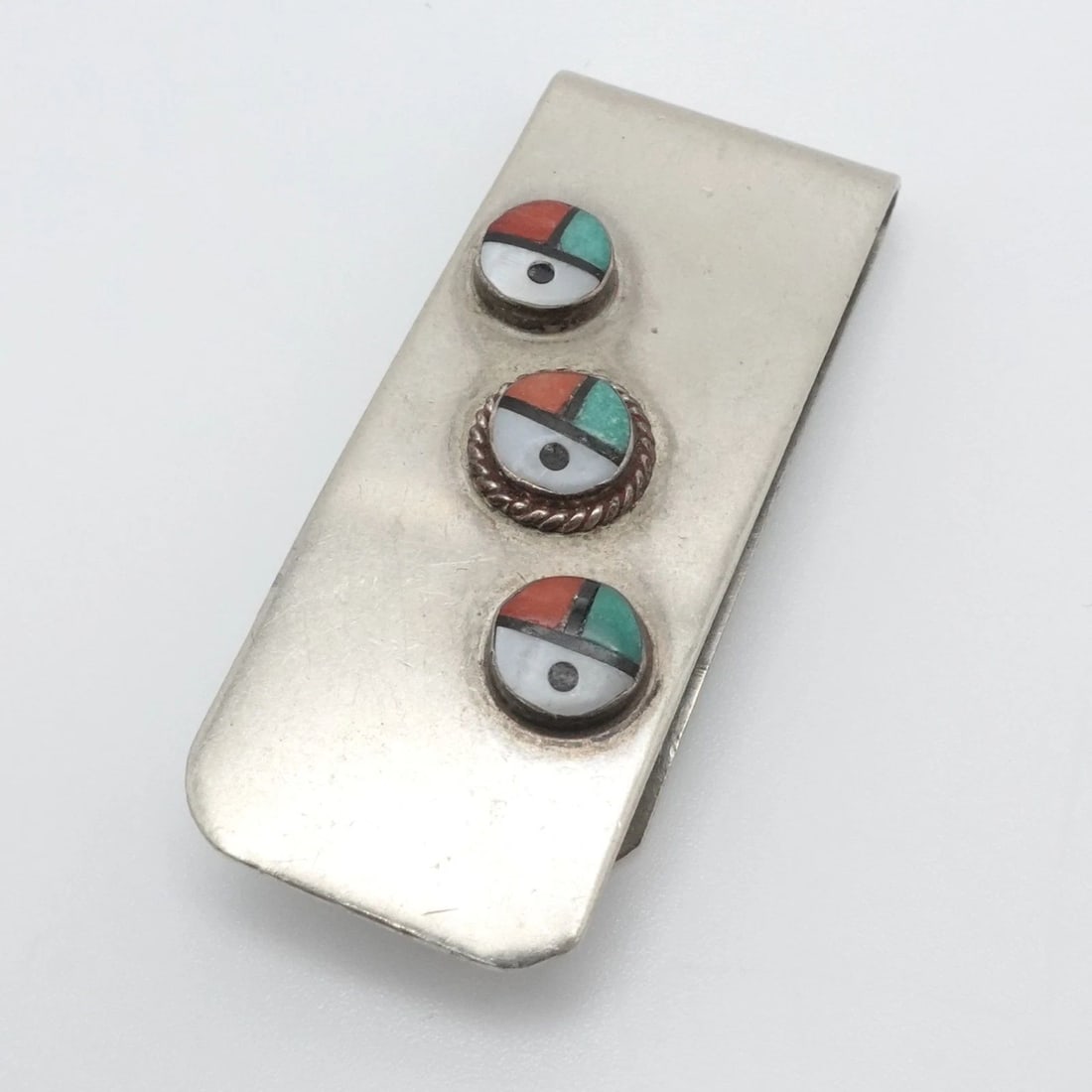 SILVER ZUNI SUN MULTI GEMSTONE INLAY MONEY CLIP: SILVER ZUNI SUN MULTI GEMSTONE INLAY MONEY CLIP Silver Zuni Sun Multi Gemstone Inlay Money Clip Length - 1.75" Width - 0.75" Gap Width - 3mm Total Weight - 12.5 Grams