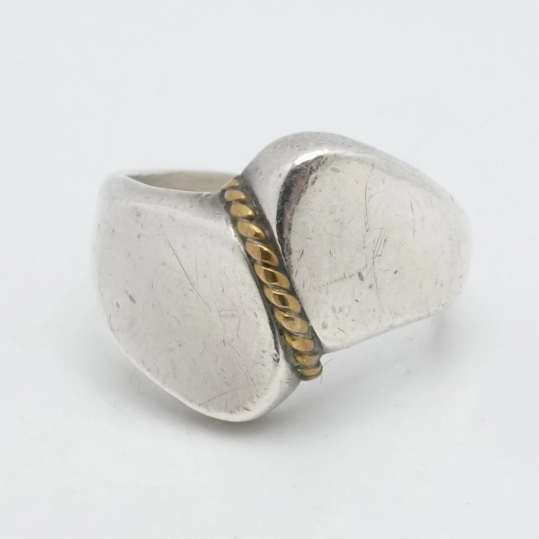 TAXCO STERLING SILVER GOLD PLATED TWIST ROPE ACCENT MODERNIST BAND RING SIZE 8.5: TAXCO STERLING SILVER GOLD PLATED TWIST ROPE ACCENT MODERNIST BAND RING SIZE 8.5 Sterling Silver Yellow Gold Plated Two Tone Twist Rope Accent Modernist Band Ring Size - 8.5 Band Width - 4mm Height - 