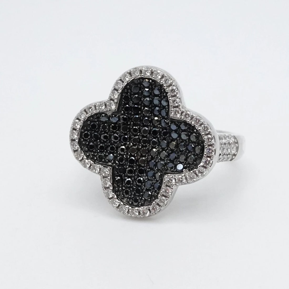 STERLING SILVER PLATED PAVE CLOVER RING - SIZE 7.5 (1 of 2)