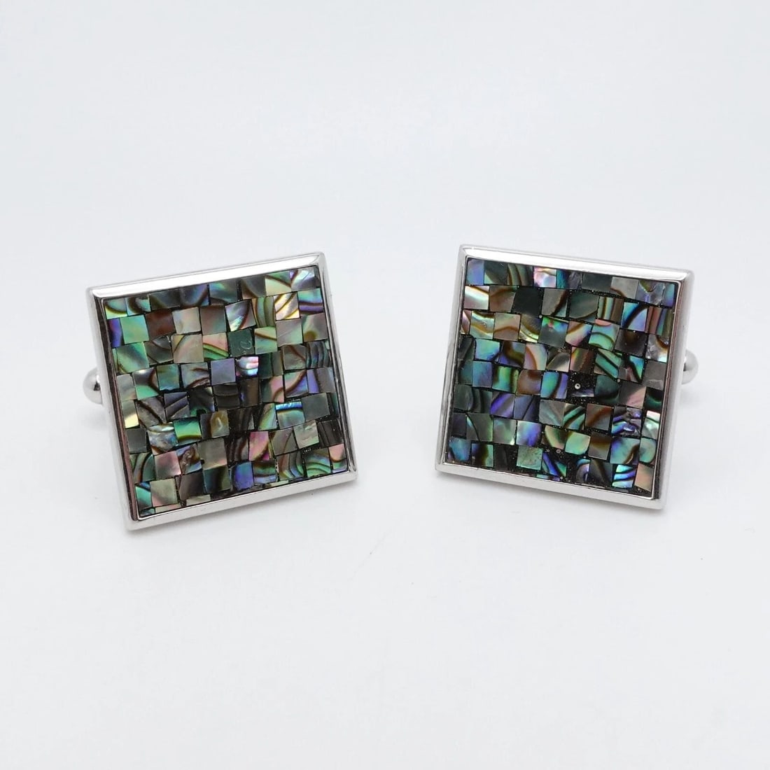 STERLING SILVER SQUARE MOTHER OF PEARL INLAY BULLET BACK CUFFLINKS: STERLING SILVER SQUARE MOTHER OF PEARL INLAY BULLET BACK CUFFLINKS Sterling Silver Square Mother of Pearl Inlay Bullet Back Cufflinks Height -18mm Total Weight - 15.2 Grams Hallmark - 925