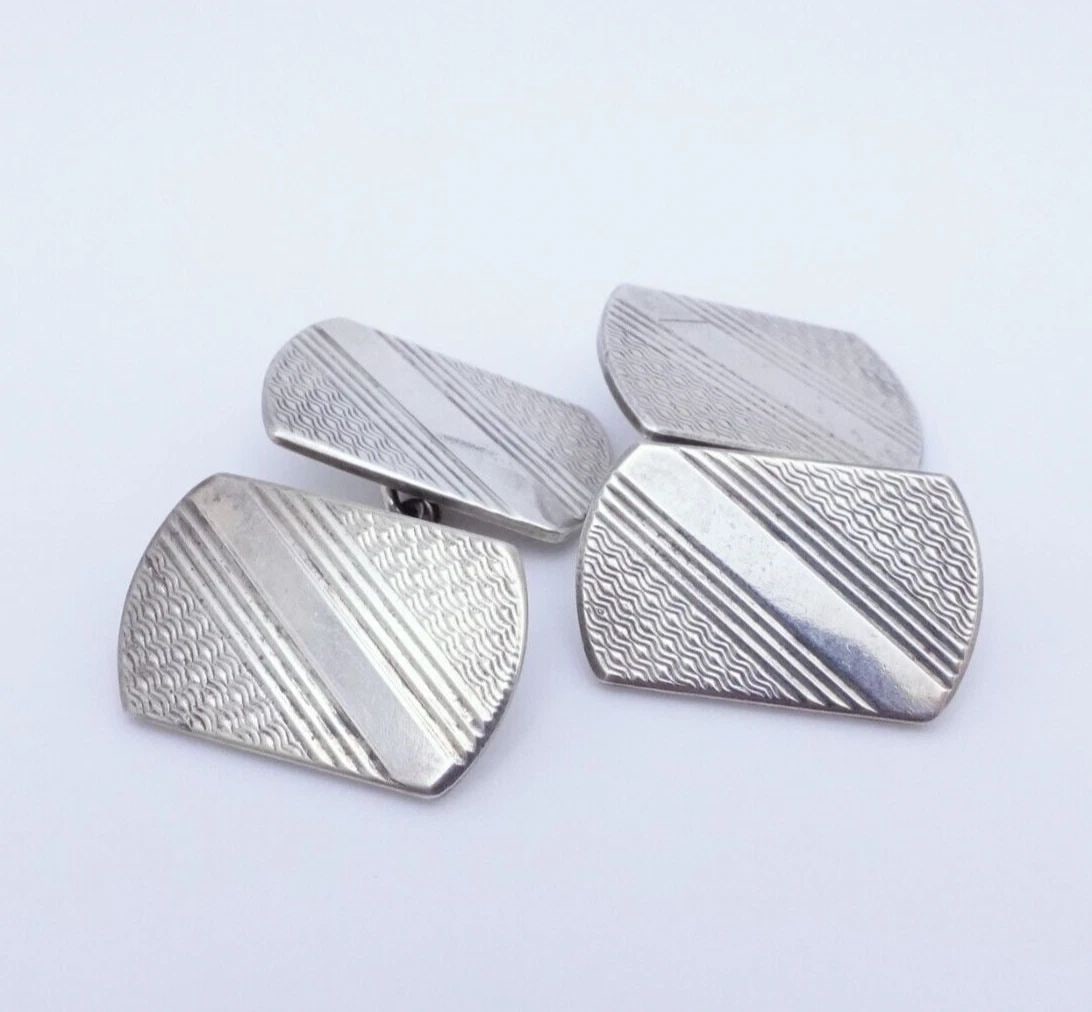 HH&S BIRMINGHAM 1951 STERLING SILVER VINTAGE ART DECO CHAIN CUFFLINKS: HH&S BIRMINGHAM 1951 STERLING SILVER VINTAGE ART DECO CHAIN CUFFLINKS HH&S Birmingham 1951 Sterling Silver Vintage Art Deco Chain Cufflinks Height -0.42" (10.7mm) Total Weight - 7.9 Grams