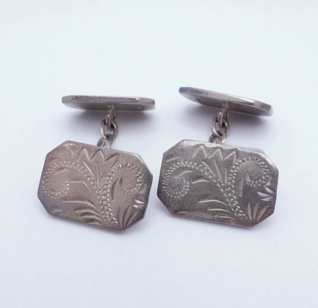 LRW BIRMINGHAM STERLING SILVER VINTAGE ART DECO CHAIN CUFFLINKS: LRW BIRMINGHAM STERLING SILVER VINTAGE ART DECO CHAIN CUFFLINKS LRW Birmingham Sterling Silver Vintage Art Deco Chain Cufflinks Height - 0.44" (11.40mm) Total Weight - 11.3 Grams