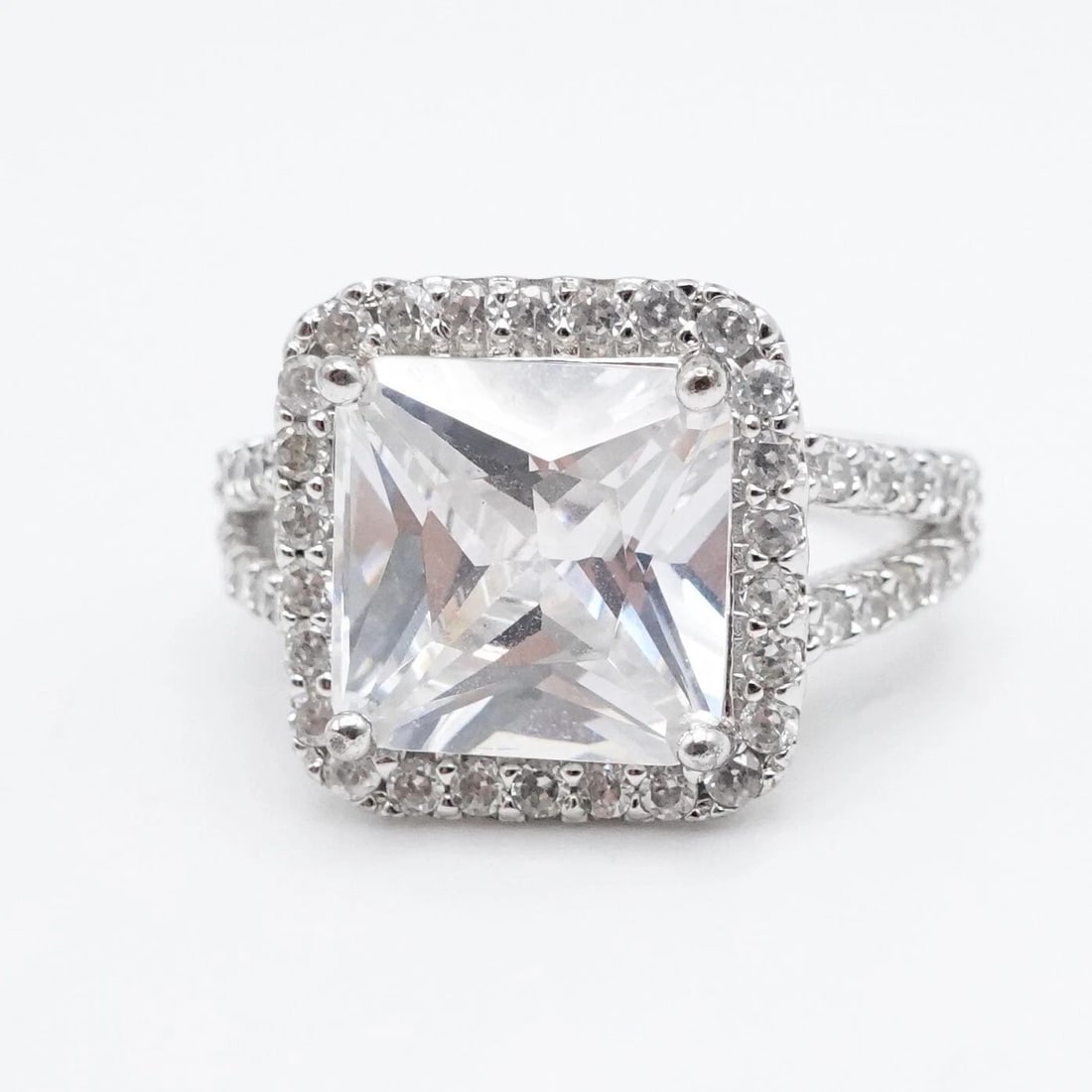 BGE STERLING SILVER PRINCESS CUT CLEAR CUBIC ZIRCONIA HALO RING - SIZE 7.5 (1 of 2)