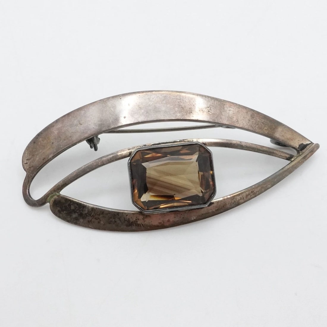 STERLING SILVER ISRAEL SMOKEY QUARTZ EYE PIN BROOCH PENDANT: STERLING SILVER ISRAEL SMOKEY QUARTZ EYE PIN BROOCH PENDANT Sterling Silver Israel Smokey Quartz Eye Pin Brooch Pendant Length - 23mm Width - 31mm Bail Height - 5.5mm Gemstone Size - 13mm x 17mm Total