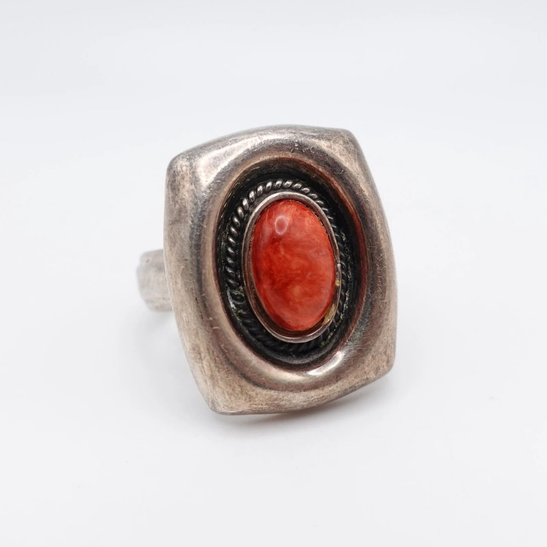OP SILVER 950 RED OVAL GEMSTONE RECTANGLE RING - SIZE 10.5: OP SILVER 950 RED OVAL GEMSTONE RECTANGLE RING - SIZE 10.5 OP Silver 950 Red Oval Gemstone Rectangle Ring Size - 10.5 Band Width - 6mm Height - 1" Length - 0.50" Total Weight - 14 Grams