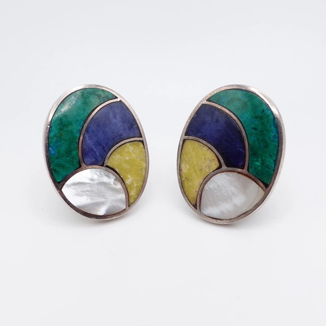 SILVER 950 PERU MULTI GEMSTONE OVAL CLIP-ON STUD EARRINGS 1": SILVER 950 PERU MULTI GEMSTONE OVAL CLIP-ON STUD EARRINGS 1" Silver 950 Peru Multi Gemstone Oval Clip-On Stud Earrings Height - 1" Length - 0.75" Total Weight - 10.9 Grams