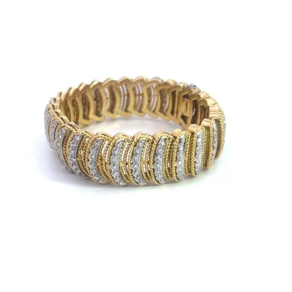 DIAMOND GOLD BRACELET 18K TWO TONE CURVED CABLE FLEX LINK STYLE 80 GRAMS: DIAMOND GOLD BRACELET 18K TWO TONE CURVED CABLE FLEX LINK STYLE 80 GRAMS The Diamond Gold Bracelet is a fabulous piece of fine jewelry featuring 18k yellow and white showcasing 18mm wide fine cable st