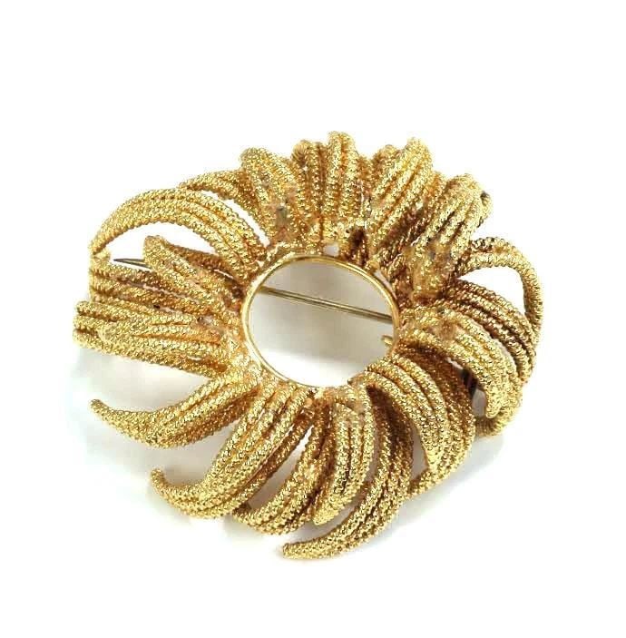 VINTAGE DAVID WEBB 18K YELLOW GOLD TEXTURED BROOCH PIN: VINTAGE DAVID WEBB 18K YELLOW GOLD TEXTURED BROOCH PIN Vintage David Webb 18k Yellow Gold Textured Brooch pin Description This is an authentic vintage circa 1970's brooch by David Webb, it is crafted 