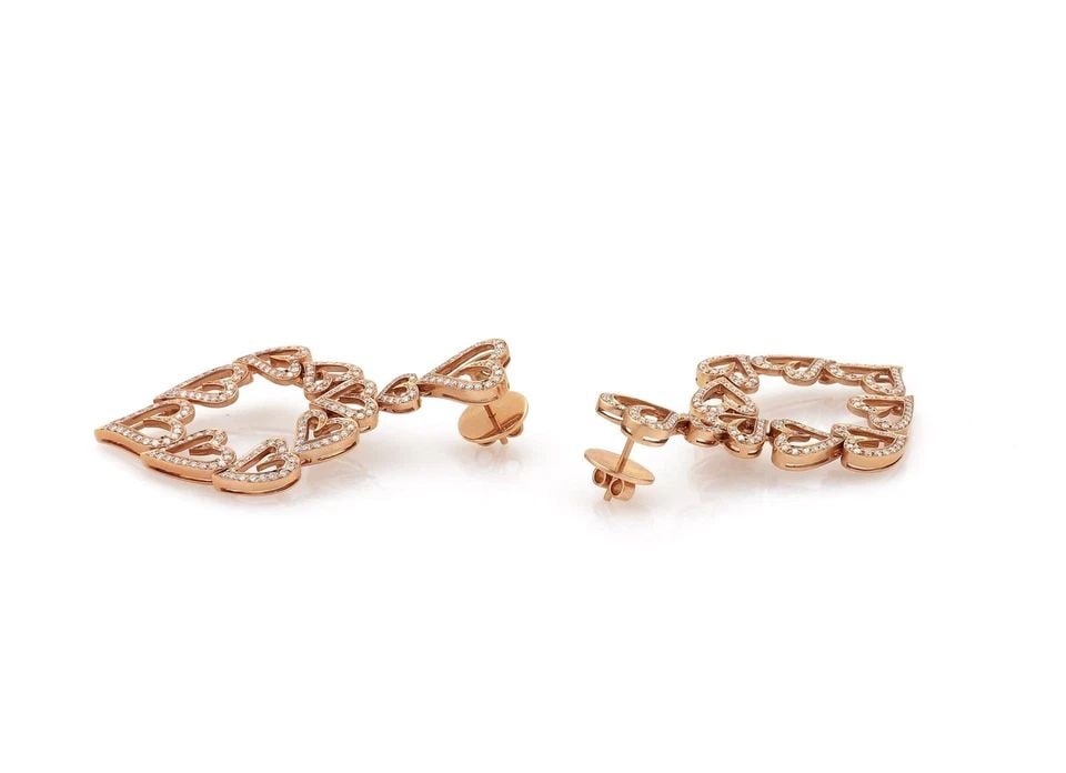 ESTATE 3 CARATS DIAMOND 18K ROSE GOLD HEARTS DROP DANGLE EARRINGS: ESTATE 3 CARATS DIAMOND 18K ROSE GOLD HEARTS DROP DANGLE EARRINGS Estate 3 Carats Diamond 18k Rose Gold Hearts Drop Dangle Earrings Description This is a beautiful pair of earrings, crafted from 18k r