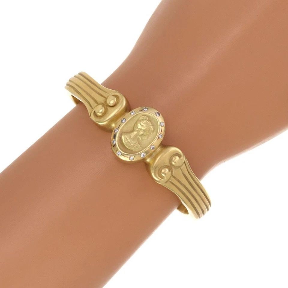 VAHE NALTCHAYAN BRACELET DIAMOND 18K YELLOW GOLD OVAL CAMEO CUFF: VAHE NALTCHAYAN BRACELET DIAMOND 18K YELLOW GOLD OVAL CAMEO CUFF Vahe Naltchayan Diamond 18k Yellow Gold Oval Cameo Cuff Bracelet Description This is a lovely authentic cuff bracelet by designer Vahe 