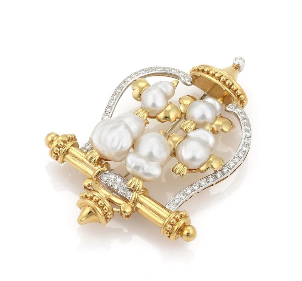 ESTATE 1.44CT DIAMOND KASHI BAROQUE PEARLS 18K GOLD BROOCH PIN !: ESTATE 1.44CT DIAMOND KASHI BAROQUE PEARLS 18K GOLD BROOCH PIN Estate 1.44ct Diamond Kashi Baroque Pearls 18k Gold Brooch Pin Description This gorgeous Estate brooch is crafted from 18k yellow and whi
