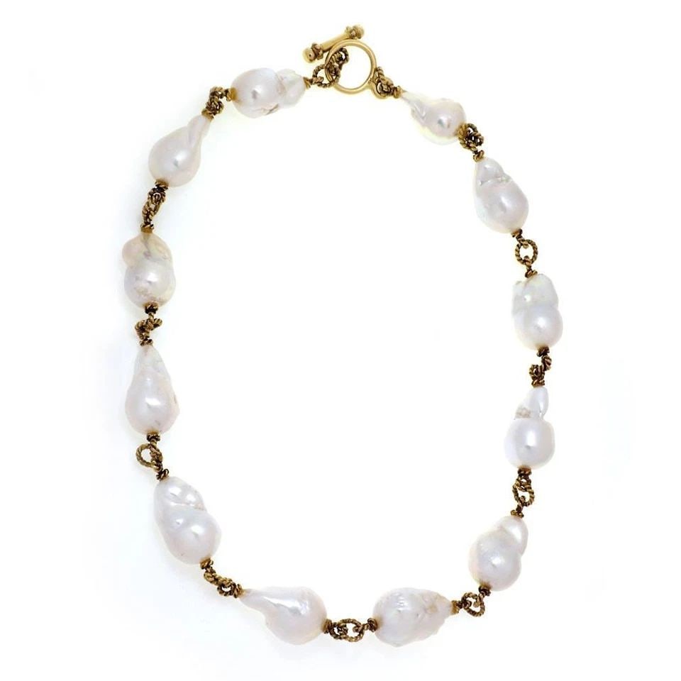 LARGE BAROQUE PEARLS 14K YELLOW GOLD TOGGLE CABLE LINK NECKLACE: LARGE BAROQUE PEARLS 14K YELLOW GOLD TOGGLE CABLE LINK NECKLACE Large Baroque Pearls 14k Yellow Gold Toggle Cable Link Necklace Description This gorgeous eye catching vintage necklace is crafted from 