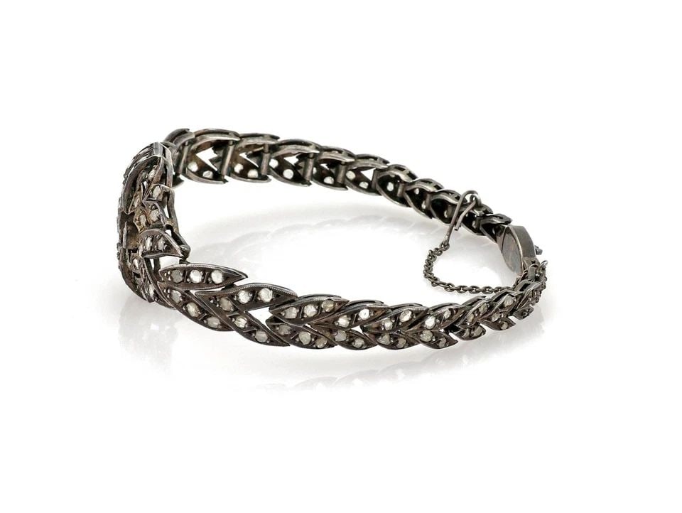 VICTORIAN 3.00CT EUROPEAN& ROSE CUT DIAMOND DARK SILVER BRACELET: VICTORIAN 3.00CT EUROPEAN& ROSE CUT DIAMOND DARK SILVER BRACELET Victorian 3.00ct European& Rose Cut Diamond Dark Silver Bracelet Description This is a lovely Antique Victorian silver bracelet. Crafte