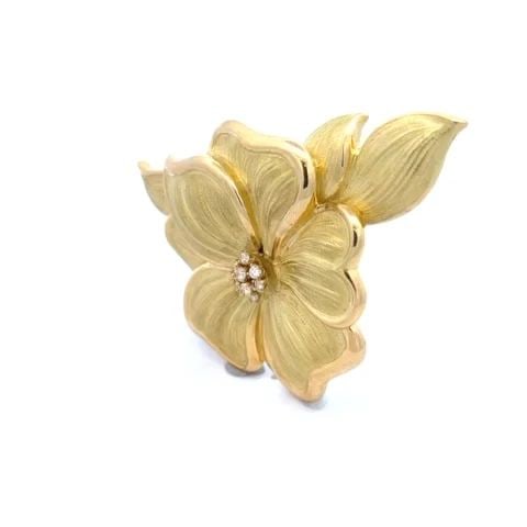 DIAMOND ENGRAVED FLOWER 18K BROOCH EXTRA LARGE: DIAMOND ENGRAVED FLOWER 18K BROOCH EXTRA LARGE This is an eye-catching large flower brooch, it is crafted from 18k yellow gold featuring 5 petals flower set amongst leaves protruding from under the fl