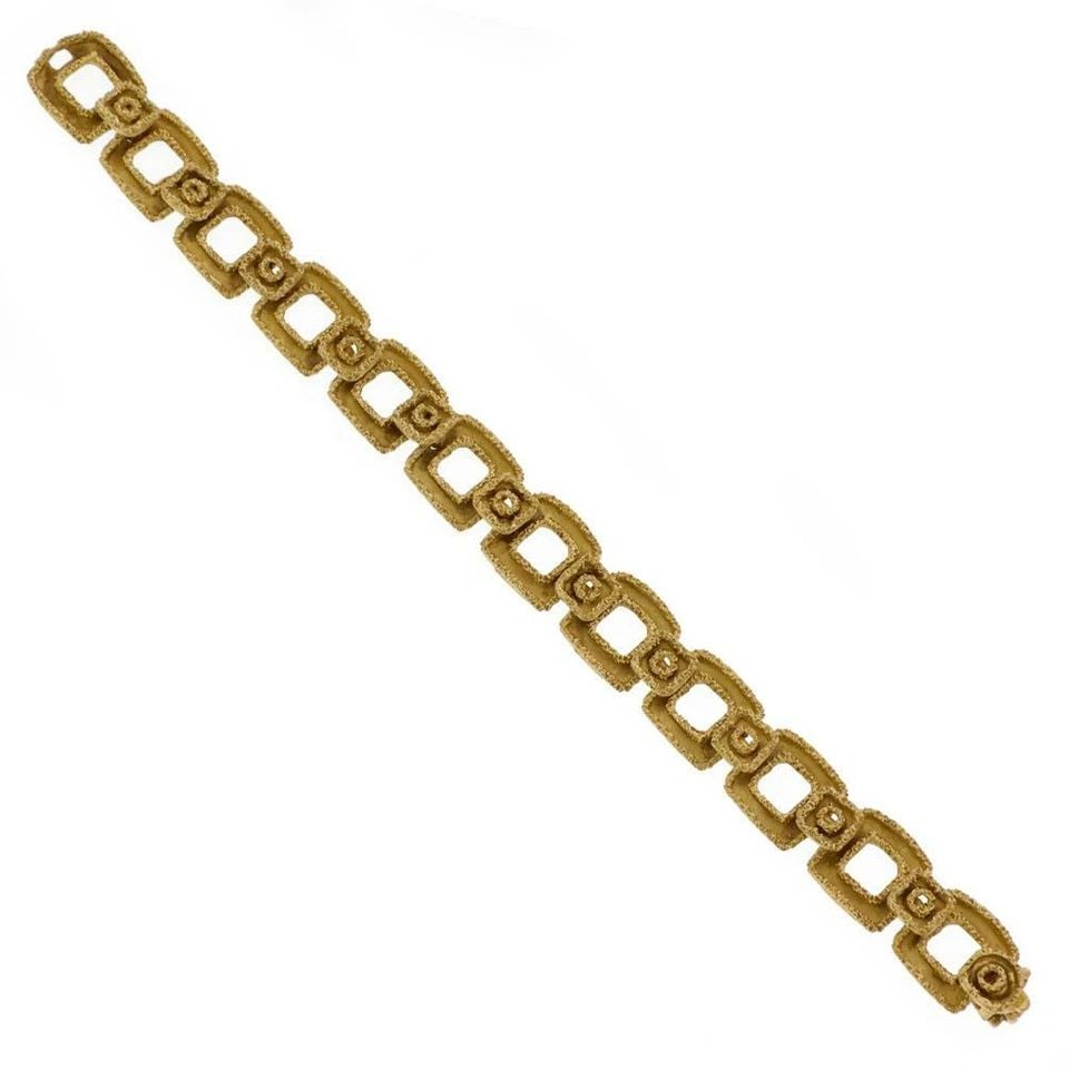 VINTAGE 18K YELLOW GOLD OPEN STYLE SQUARE LINK BRACELET -: VINTAGE 18K YELLOW GOLD OPEN STYLE SQUARE LINK BRACELET - Vintage 18k Yellow Gold Open Style Square Link Bracelet - Description This is a textured open sqaure link bracelet. It is crafted from 18k yel
