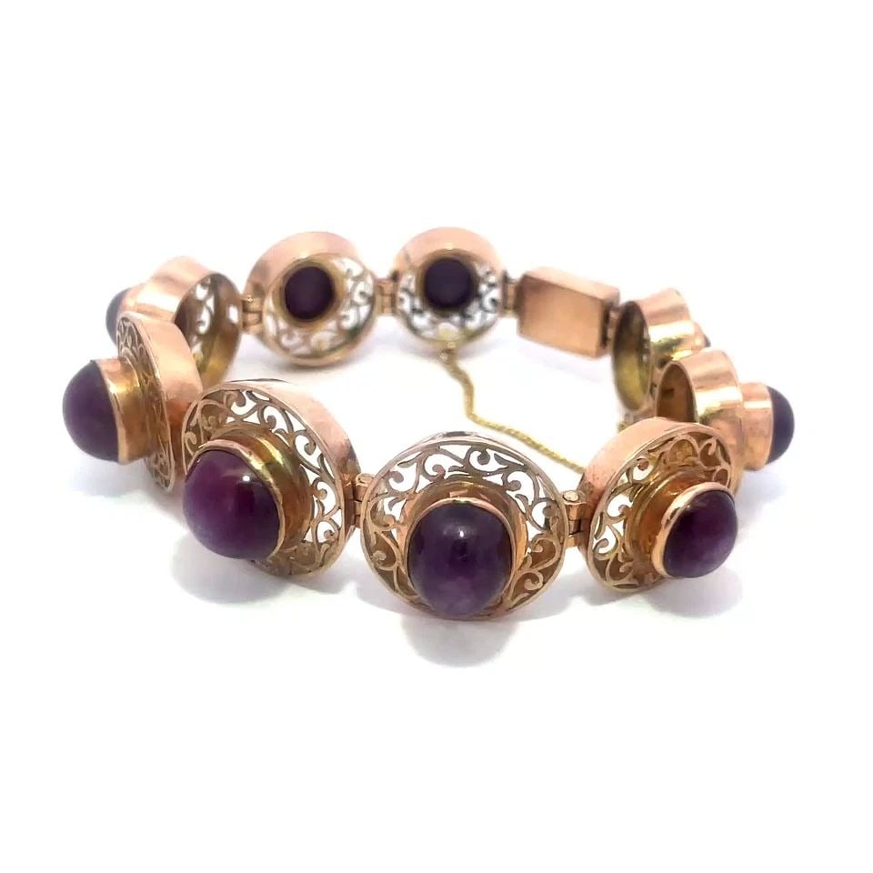RETRO ROSE GOLD STAR RUBY BRACELET 11K SCROLL ROUND LINKS 29CT CABOCHON GEM: RETRO ROSE GOLD STAR RUBY BRACELET 11K SCROLL ROUND LINKS 29CT CABOCHON GEM The Retro era rose gold Star Ruby bracelet is a beautiful piece of antique jewelry from the Retro era (1935-1950). Featuring