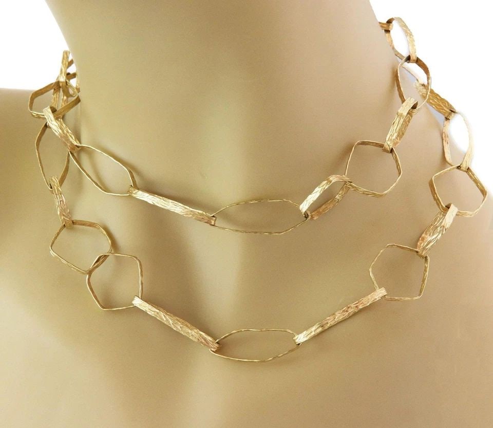 VINTAGE 14K YELLOW GOLD TEXTURED GEOMETRIC LINK LONG NECKLACE -: VINTAGE 14K YELLOW GOLD TEXTURED GEOMETRIC LINK LONG NECKLACE - Vintage 14k Yellow Gold Textured Geometric Link Long Necklace - Description This vintage long chain is crafted from 14k yellow gold feat