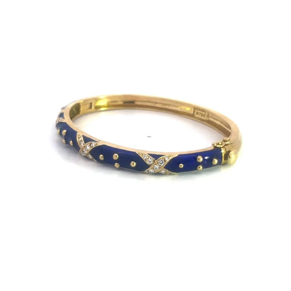HIGALGO DIAMOND GOLD BANGLE BLUE ENAMEL 18K YELLOW X STYLE WIDE OVAL SHAPE: The Higalgo gold bangle features a stunning oval shape, it is hinged on one end with slide closure on the other side. The bangle is crafted with 18k yellow gold, the front half has cobalt blue enamel 