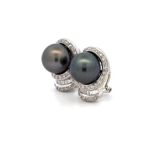 TAHITIAN PEARLS DIAMOND EARRINGS 18K WHITE GOLD POST BAGUETTE AND ROUND DIAMONDS: TAHITIAN PEARLS DIAMOND EARRINGS 18K WHITE GOLD POST BAGUETTE AND ROUND DIAMONDS This lovely pair of earrings are crafted from 18k white gold featuring a 11mm dark Black grayTanitian pearl in the top 