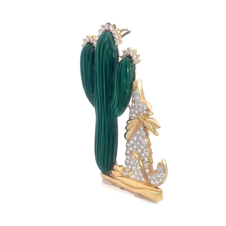 DIAMOND MALACHITE GOLD BROOCH/PENDANT 1.5CT CACTUS & DOG 14K YELLOW LAVIN: DIAMOND MALACHITE GOLD BROOCH/PENDANT 1.5CT CACTUS & DOG 14K YELLOW LAVIN This is an impressive brooch or pendant is signed Lavin, it is crafted from 14k yellow and white gold featuring a desert scene