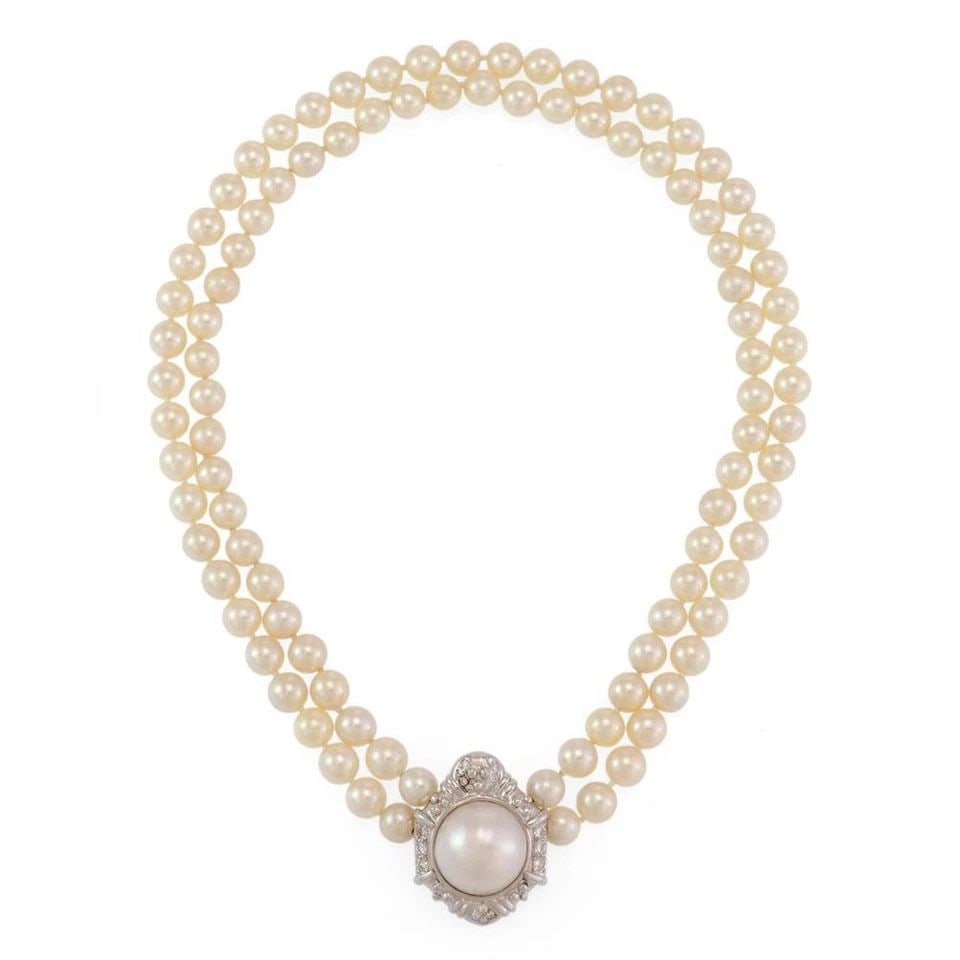 ESTATE DIAMOND 14K GOLD MABE PEARL PENDANT 2 STRAND PEARL NECKLACE: ESTATE DIAMOND 14K GOLD MABE PEARL PENDANT 2 STRAND PEARL NECKLACE Estate Diamond 14k Gold Mabe Pearl Pendant 2 Strand Pearl Necklace Description This is a beatiful Estate necklace, the pendant featur