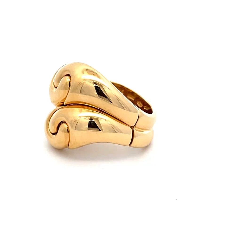 MARINA B 18K YELLOW GOLD DOUBLE STACK YING YANG STYLE CONTOUR RING SIZE 6.5: MARINA B 18K YELLOW GOLD DOUBLE STACK YING YANG STYLE CONTOUR RING SIZE 6.5 This lovely double contour stack band ring is by designer Marina B. It is crafted from 18k yellow gold with a polished finis