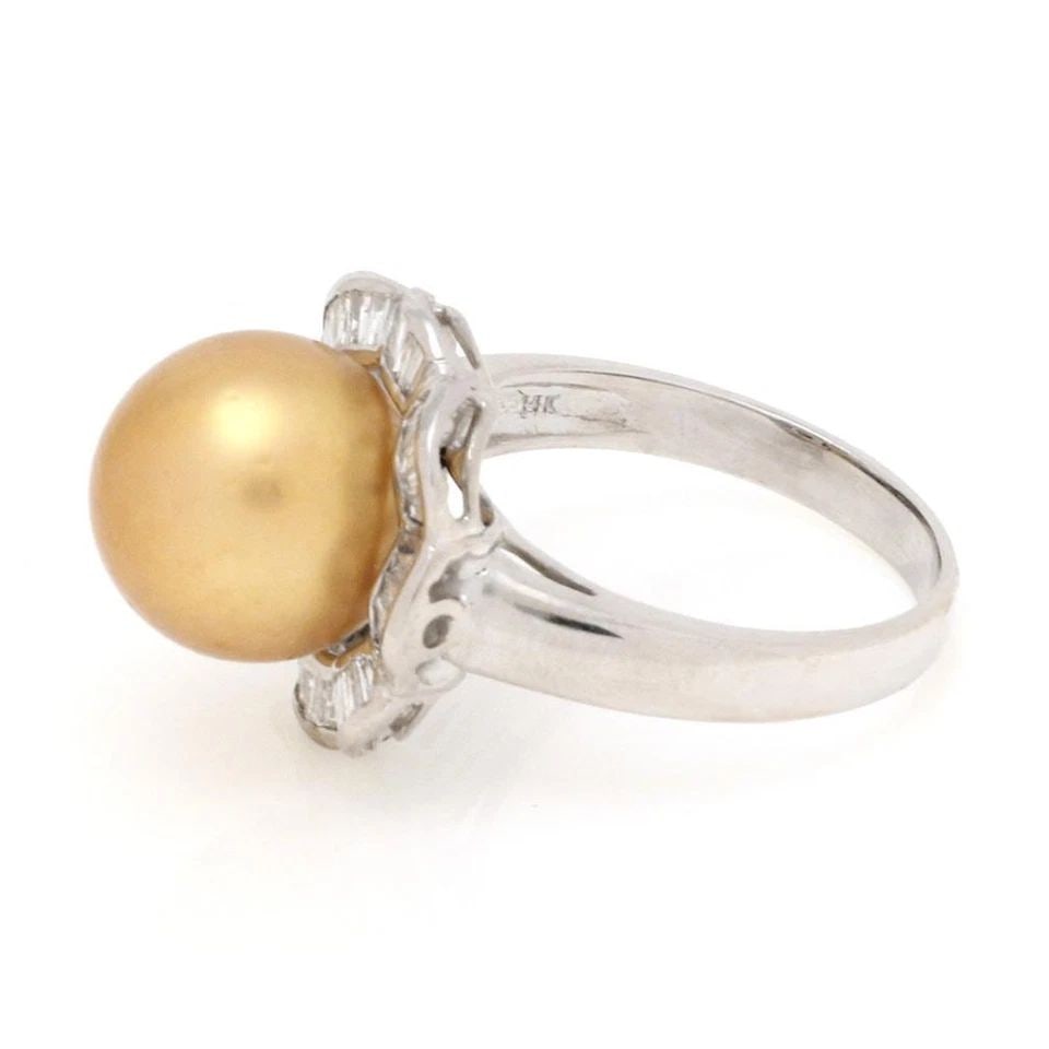 ESTATE 1.50CT DIAMOND GOLDEN SOUTH SEA PEARL 14K WHITE GOLD RING: ESTATE 1.50CT DIAMOND GOLDEN SOUTH SEA PEARL 14K WHITE GOLD RING Estate Diamond Golden South Sea Pearl 14k White Gold Ring Description This lovely ring is crafted from 14k white gold with a polished f
