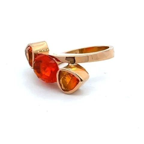 ESTATE MEXICAN OPAL 18K ROSE GOLD TRILLION & OVAL STONE RING: ESTATE MEXICAN OPAL 18K ROSE GOLD TRILLION & OVAL STONE RING This is a new and very pretty rose gold and natural Mexican opals ladies ring. It is exquisitely crafted in 18k rose gold with a smooth hig
