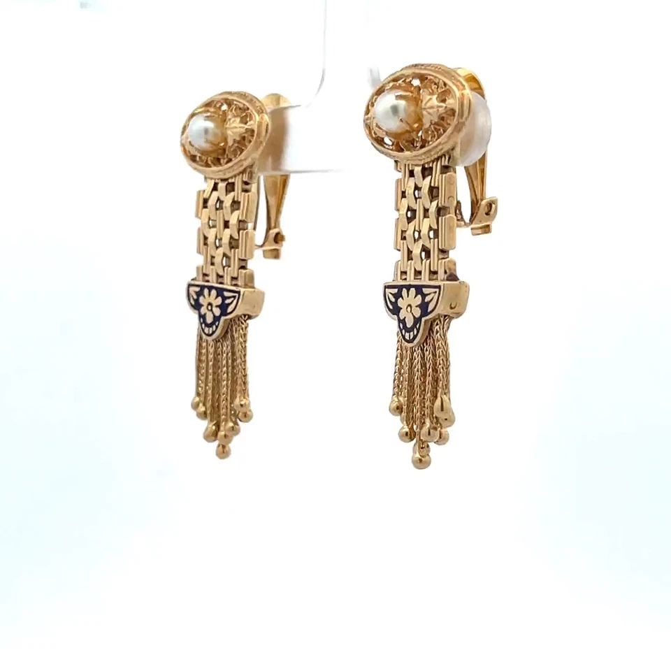 ESTATE 14K YELLOW GOLD PEARL ENAMEL OVAL TOP TASSEL DANGLE EARRINGS: ESTATE 14K YELLOW GOLD PEARL ENAMEL OVAL TOP TASSEL DANGLE EARRINGS These lovely earrings are crafted from 14k yellow gold featuring an oval shape top with floral design and a white pearl set in the c