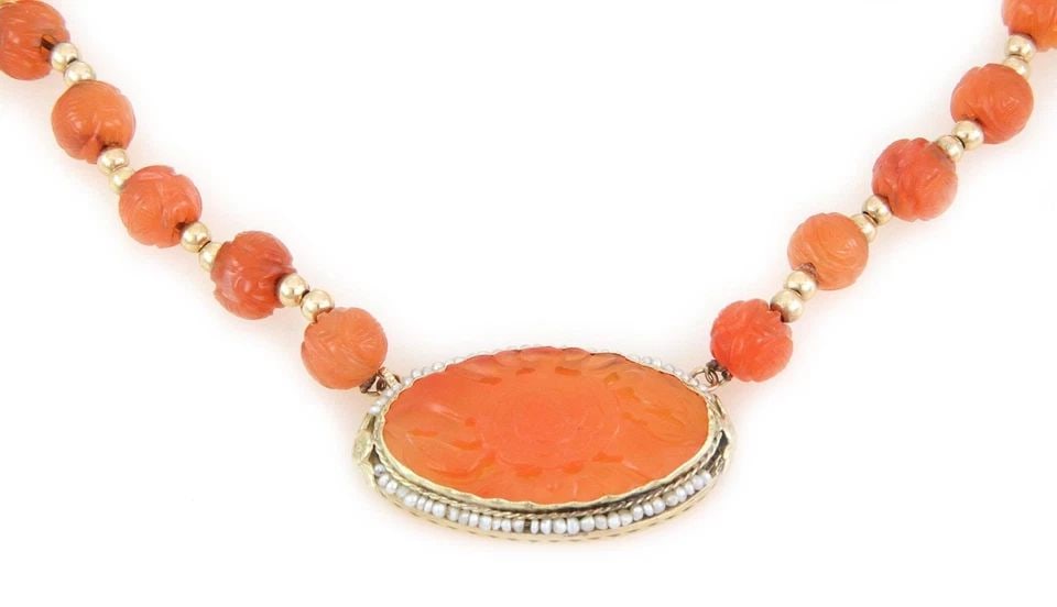 VINTAGE CARNELIAN SEED PEARLS OVAL PENDANT 14K GOLD CARVED BEAD NECKLACE: VINTAGE CARNELIAN SEED PEARLS OVAL PENDANT 14K GOLD CARVED BEAD NECKLACE Vintage Carnelian Seed Pearls Oval Pendant 14k Gold Carved Bead Necklace Description This is a fashionable vintage necklace. It