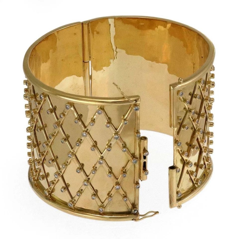 STUNNING 5.5CT DIAMOND 18K YELLOW GOLD 2.20" WIDE FANCY DESIGN BRACELET: STUNNING 5.5CT DIAMOND 18K YELLOW GOLD 2.20" WIDE FANCY DESIGN BRACELET STUNNING 5.5CT DIAMOND 18K YELLOW GOLD 2.20" WIDE FANCY DESIGN BRACELET Stunning 5.5ct Diamond 18k Yellow Gold 2.20" Wide Fancy 