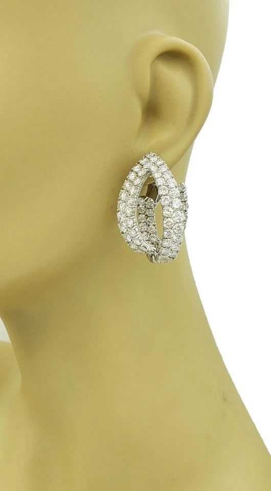 DIAMOND 18K ESTATE WHITE GOLD 2 ROW OVAL HOOP EARRINGS 18CT INSIDE OUT: DIAMOND 18K ESTATE WHITE GOLD 2 ROW OVAL HOOP EARRINGS 18CT INSIDE OUT DIAMOND 18K ESTATE WHITE GOLD 2 ROW OVAL HOOP EARRINGS 18CT INSIDE OUT Estate Inside Out Diamond 18k White Gold 2 Row Oval Hoop E