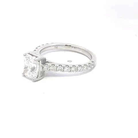 ENGAGEMENT RING RADIANT CUT DIAMOND 1.63CT SOLITAIRE W/ACCENT 18K GOLD GIA D-VS1: ENGAGEMENT RING RADIANT CUT DIAMOND 1.63CT SOLITAIRE W/ACCENT 18K GOLD GIA D-VS1 ENGAGEMENT RING RADIANT CUT DIAMOND 1.63CT SOLITAIRE W/ACCENT 18K GOLD GIA D-VS1 This is a stunning engagement ring, it