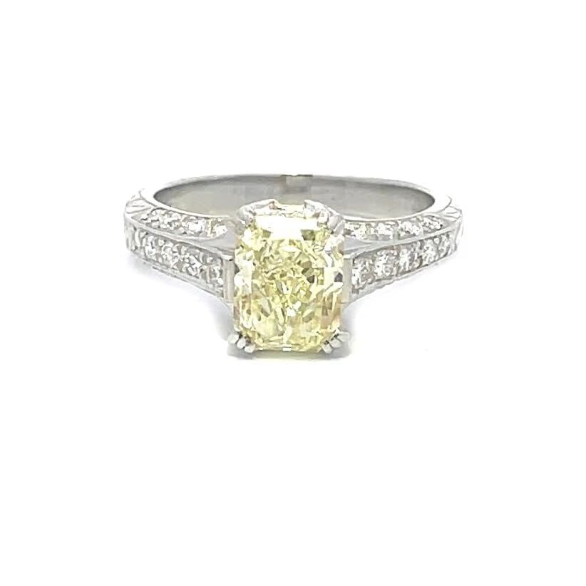 ENGAGEMENT RING RADIANT DIAMOND FANCY LIGHT YELLOW NATURAL 2.37CT PLATINUM GIA (1 of 2)