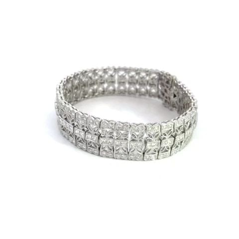 DIAMOND 18K WHITE GOLD 9CT WIDE OPEN STYLE FLORAL BRACELET: DIAMOND 18K WHITE GOLD 9CT WIDE OPEN STYLE FLORAL BRACELET DIAMOND 18K WHITE GOLD 9CT WIDE OPEN STYLE FLORAL BRACELET This is a gorgeous wide bracelet, it is crafted from 18k white gold featuring a 16