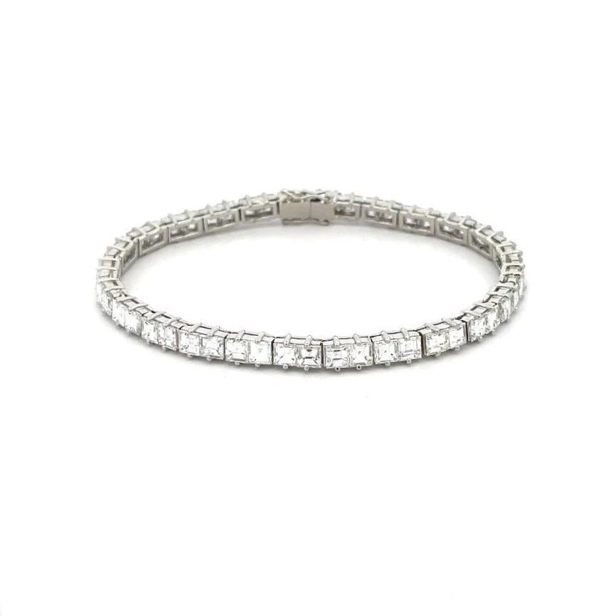 DIAMOND TENNIS BRACELET SQUARE CUT SHARED PRONGS IN PLATINUM 7.5 CARAT ESTATE: DIAMOND TENNIS BRACELET SQUARE CUT SHARED PRONGS IN PLATINUM 7.5 CARAT ESTATE DIAMOND TENNIS BRACELET SQUARE CUT SHARED PRONGS IN PLATINUM 7.5 CARAT ESTATE From platinum with a polished finish, the re