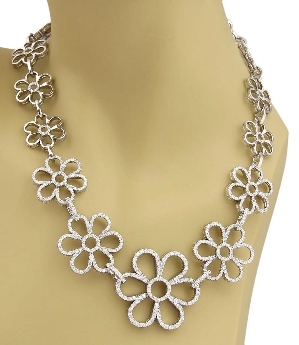 DIAMOND GOLD NECKLACE 18K WHITE LARGE GRADUATED FLORAL LINKS COLLAR STYLE: DIAMOND GOLD NECKLACE 18K WHITE LARGE GRADUATED FLORAL LINKS COLLAR STYLE DIAMOND GOLD NECKLACE 18K WHITE LARGE GRADUATED FLORAL LINKS COLLAR STYLE This is a magnificent eye-catching floral necklace. 