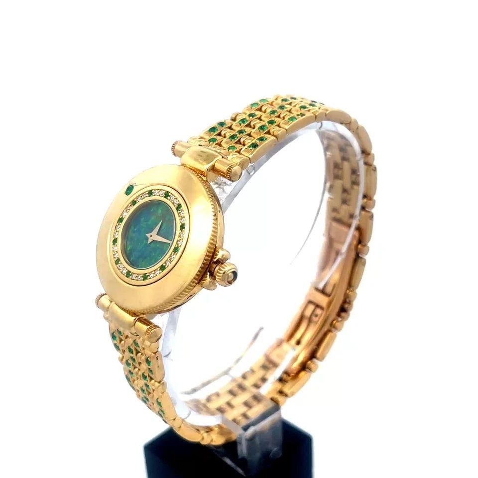 JAEGER-LE COULTRE GOLD DIAMOND WATCH 18K YELLOW GEMS BEZEL &BAND RARE!: JAEGER-LE COULTRE GOLD DIAMOND WATCH 18K YELLOW GEMS BEZEL &BAND RARE! This rare gorgeous Jaeger-Le Coultre Gold Diamond and Gems Watch is a rare and luxurious timepiece for women, featuring an 18k ye
