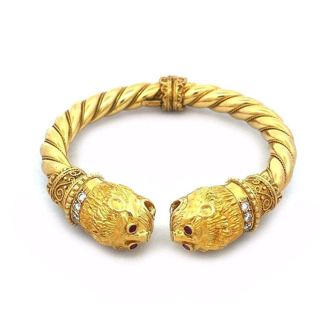 ILIAS LALAOUNIS DIAMOND LION GOLD BRACELET 18K YELLOW GEMSTONE 79 GRAMS VINTAGE: ILIAS LALAOUNIS DIAMOND LION GOLD BRACELET 18K YELLOW GEMSTONE 79 GRAMS VINTAGE ILIAS LALAOUNIS DIAMOND LION GOLD BRACELET 18K YELLOW GEMSTONE 79 GRAMS VINTAGE This is an authentic double head bracele