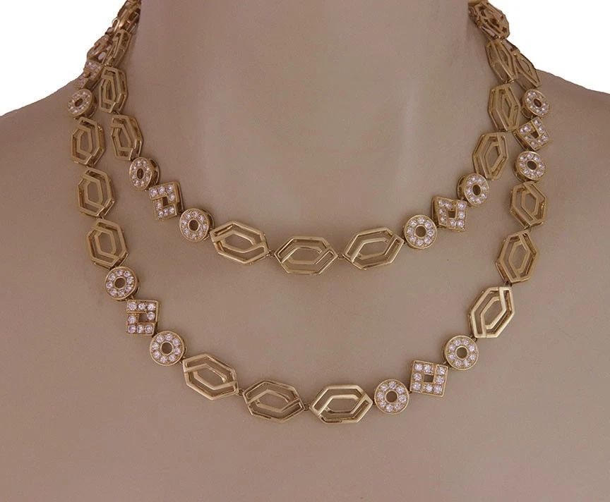 DIAMOND GOLD LONG NECKLACE 18K YELLOW GEOMETRIC LINK 36" ALESSANDRIA, ITALY: DIAMOND GOLD LONG NECKLACE 18K YELLOW GEOMETRIC LINK 36" ALESSANDRIA, ITALY DIAMOND GOLD LONG NECKLACE 18K YELLOW GEOMETRIC LINK 36" ALESSANDRIA, ITALY This eye-catching long elegant necklace is a stu