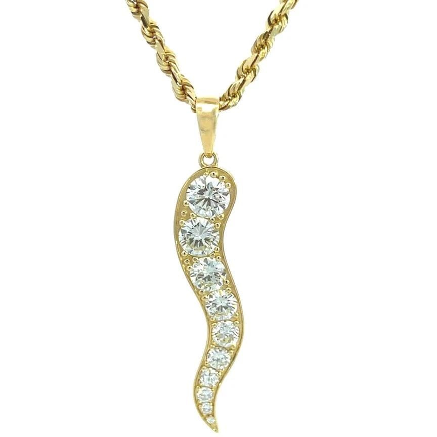 STUNNING HEAVY 4.67CT DIAMOND 18K YELLOW GOLD HORN PENDANT: STUNNING HEAVY 4.67CT DIAMOND 18K YELLOW GOLD HORN PENDANT STUNNING HEAVY 4.67CT DIAMOND 18K YELLOW GOLD HORN PENDANT This is a stunning curved horn pendant; it is crafted from 18k yellow gold and com