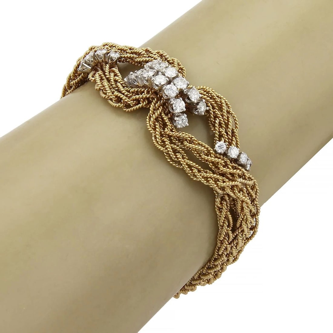 DIAMOND CHAIN BRACELET 18K GOLD INFINITY KNOT 4 STRAND VINTAGE: DIAMOND CHAIN BRACELET 18K GOLD INFINITY KNOT 4 STRAND VINTAGE DIAMOND CHAIN BRACELET 18K GOLD INFINITY KNOT 4 STRAND VINTAGE This Diamond Chain Bracelet features an elegant design with an infinity kn