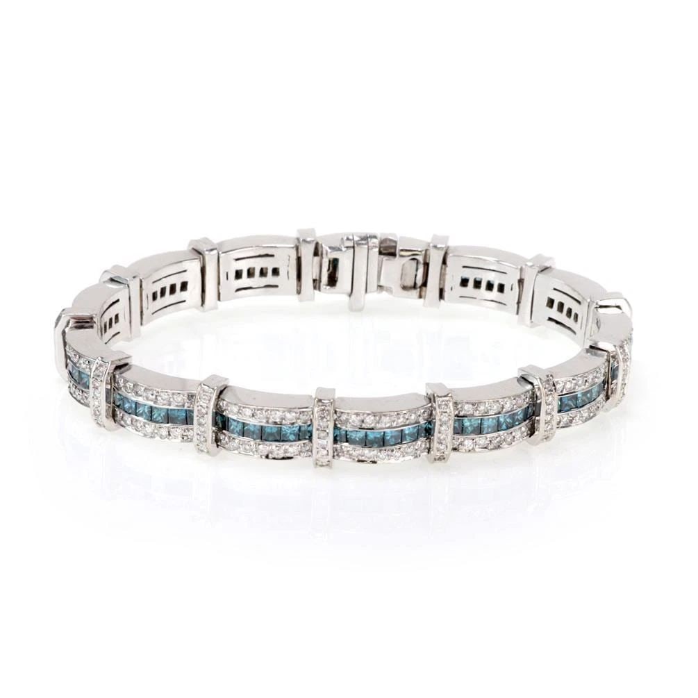 18K WHITE GOLD 10 CARATS BLUE & WHITE DIAMOND WIDE CURVE LINK BRACELET (1 of 1)
